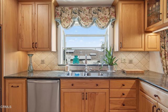 332 Carol Drive, Ventura CA: https://media.crmls.org/mediaz/2bbfc027-e4a6-4a34-9574-eef49277c7f9.jpg
