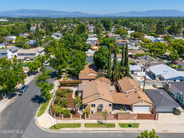 6120 Zelzah Avenue, Encino CA: https://media.crmls.org/mediaz/2bbfc8ab-b452-4409-9688-5c98b90fc06a.jpg