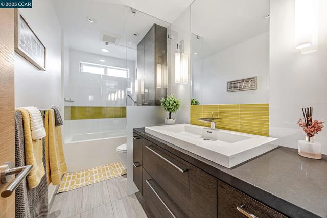 2280 Hastings Dr, Belmont CA: https://media.crmls.org/mediaz/2bc01388-4837-47bb-9718-25f00fa3721c.jpg