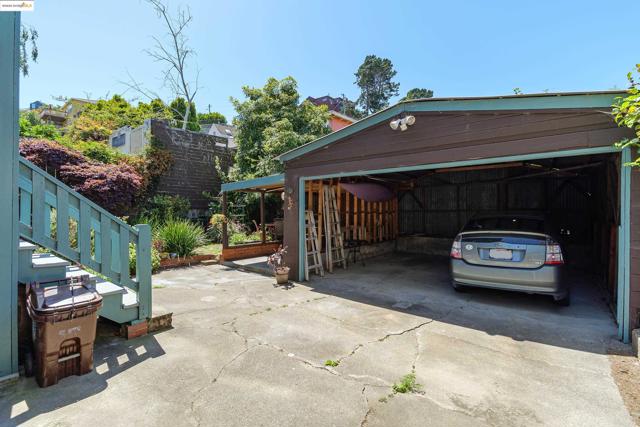 318 Washington Avenue, Richmond CA: https://media.crmls.org/mediaz/2bc051a7-032b-458d-86ac-51ba98d2238d.jpg