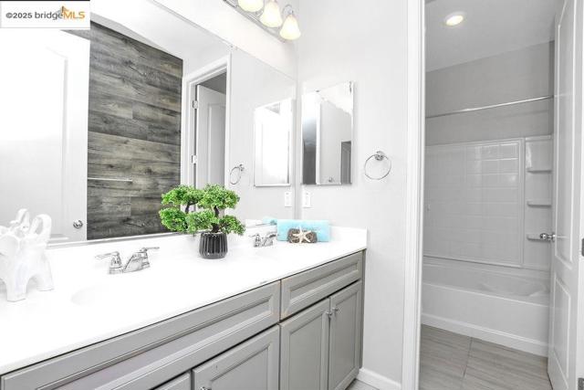 89 Baird Cir, Brentwood CA: https://media.crmls.org/mediaz/2bc0d63f-5c95-47f8-a19b-9baab3c73f49.jpg