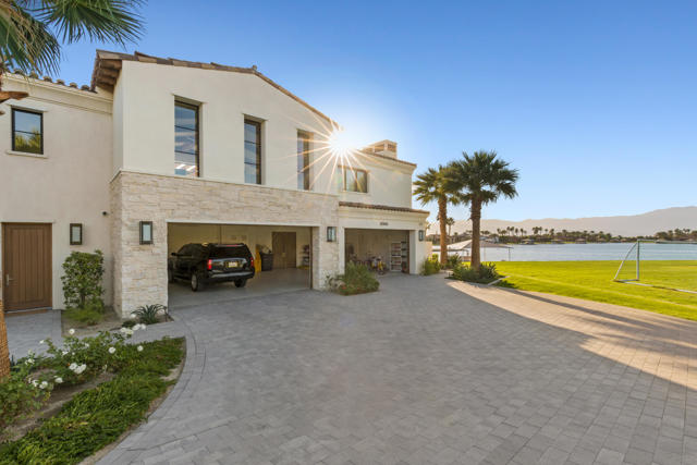83145 N Shore Drive, Indio CA: https://media.crmls.org/mediaz/2bc0d93c-9422-4027-ae39-5ff1de771fff.jpg