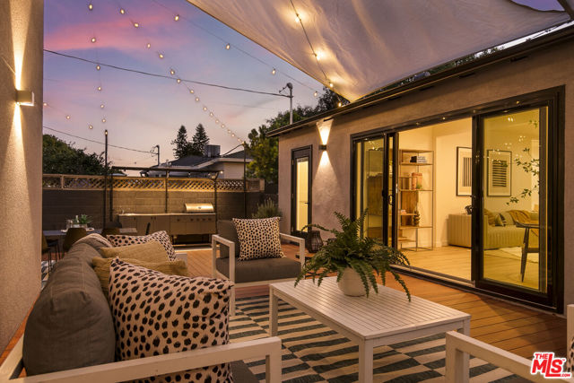 3744 Redwood Avenue, Los Angeles CA: https://media.crmls.org/mediaz/2bc0f97c-cdc2-453f-b3db-13e82e4147c0.jpg