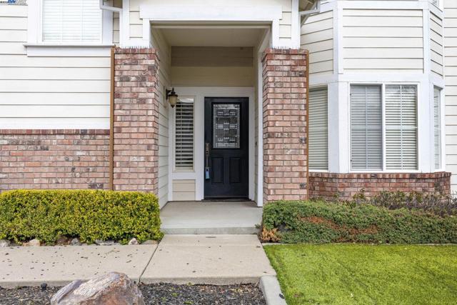 143 Shelterwood Ln, Danville CA: https://media.crmls.org/mediaz/2bc1272e-5a07-4dd0-abee-1ee4f17b1616.jpg