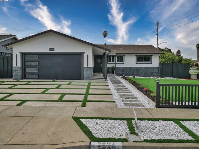 5603 Wintergreen Dr, Newark CA: https://media.crmls.org/mediaz/2bc1c700-9e60-46da-a94b-a4e5a4bd8e3f.jpg