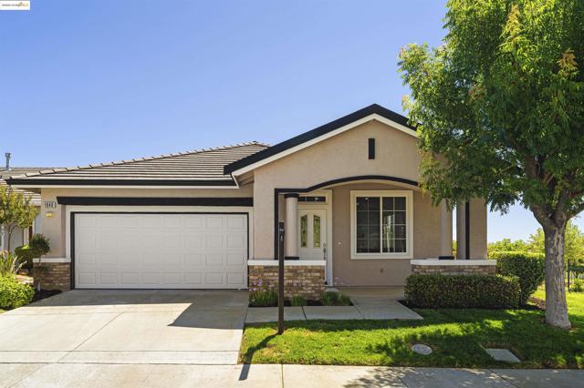 1040 Bismarck Terr, Brentwood CA: https://media.crmls.org/mediaz/2bc1e9cd-7541-4493-8e8f-aef4227207bd.jpg