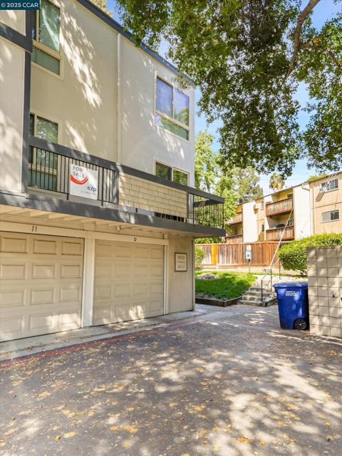 2033 Sierra Rd, Concord CA: https://media.crmls.org/mediaz/2bc24c57-98ca-4d5a-a421-795ab2574b72.jpg