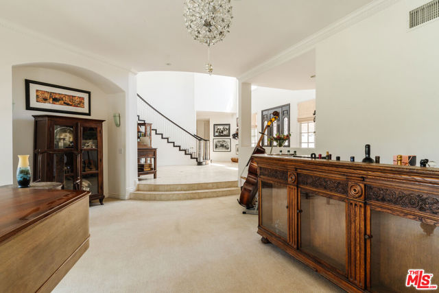 4244 Balcony Drive, Calabasas CA: https://media.crmls.org/mediaz/2bc30ccf-ccd1-4318-a6d1-b82d0c74224a.jpg