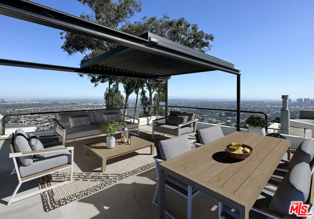 8424 Grand View Drive, Los Angeles CA: https://media.crmls.org/mediaz/2bc404aa-0dce-4ada-8a82-ddb1cf6a1fcb.jpg