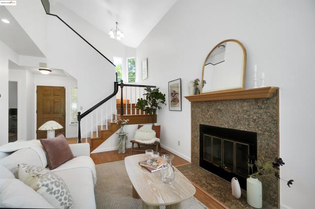 44765 Lynx Dr, Fremont CA: https://media.crmls.org/mediaz/2bc40f03-4b5b-4620-b739-2585d6c4b826.jpg