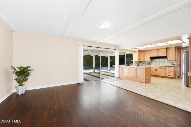 20027 Hiawatha Street, Chatsworth CA: https://media.crmls.org/mediaz/2bc4165e-2a24-4880-950b-6fe141e82b07.jpg