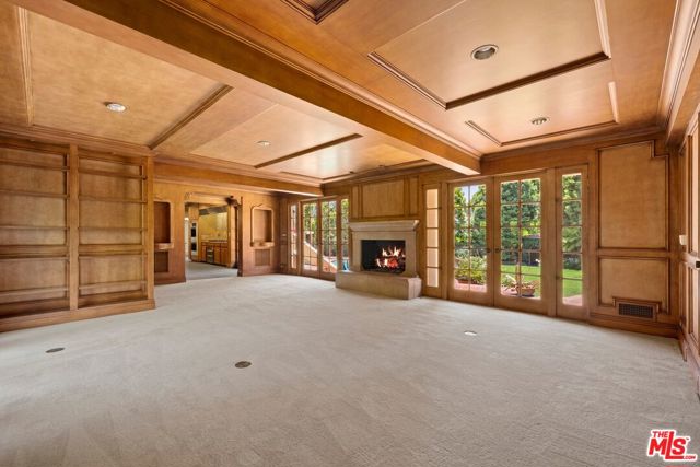 1029 Chevy Chase Drive, Beverly Hills CA: https://media.crmls.org/mediaz/2bc44e1e-aeed-4283-af4c-7f4ea8d935d7.jpg
