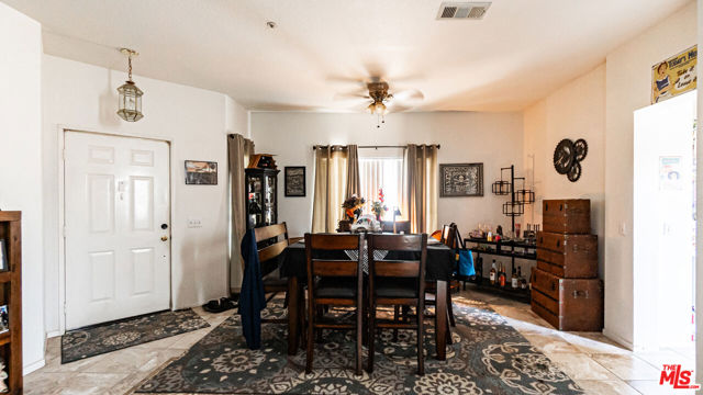16850 Via Lunado, Moreno Valley CA: https://media.crmls.org/mediaz/2bc4695a-e512-4794-b425-448c31c609c7.jpg