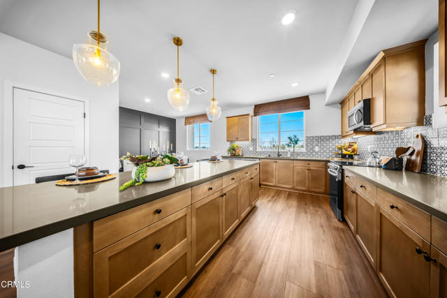 2852 Via Descanso, Camarillo CA: https://media.crmls.org/mediaz/2bc46bf0-b1ee-41c7-95bb-5ae44590e487.jpg