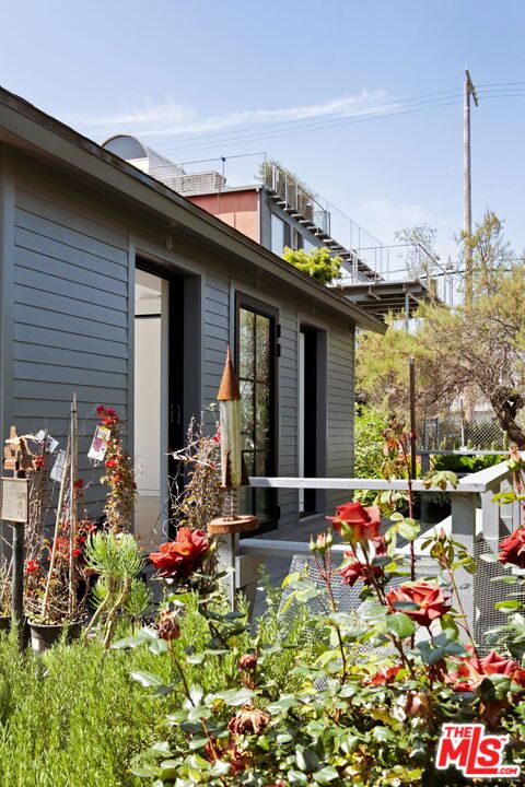 408 Linnie Canal, Venice CA: https://media.crmls.org/mediaz/2bc51d42-d82b-44f4-9b0f-449ba481b074.jpg