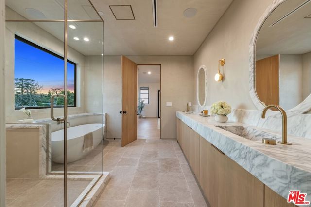 Image 31 of 69 For 11746 Blix Street