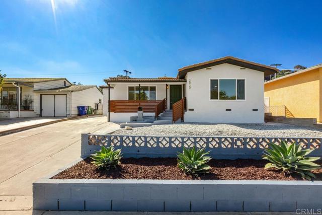 Detail Gallery Image 1 of 1 For 2022 Rosecrans St, San Diego,  CA 92106 - 4 Beds | 2 Baths