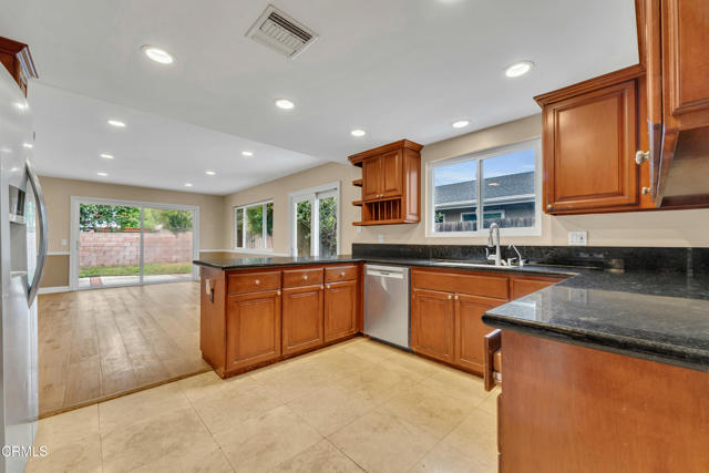 Detail Gallery Image 17 of 29 For 2209 Ascot Pl, Camarillo,  CA 93010 - 3 Beds | 2 Baths