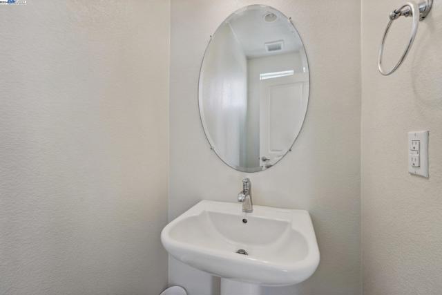 Image 26 of 45 For 23320 Wilmot Cir