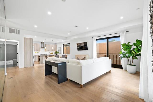 916 Woodside Road, Redwood City CA: https://media.crmls.org/mediaz/2bc79ae2-a1b1-41b5-abcc-2bb5406c8874.jpg