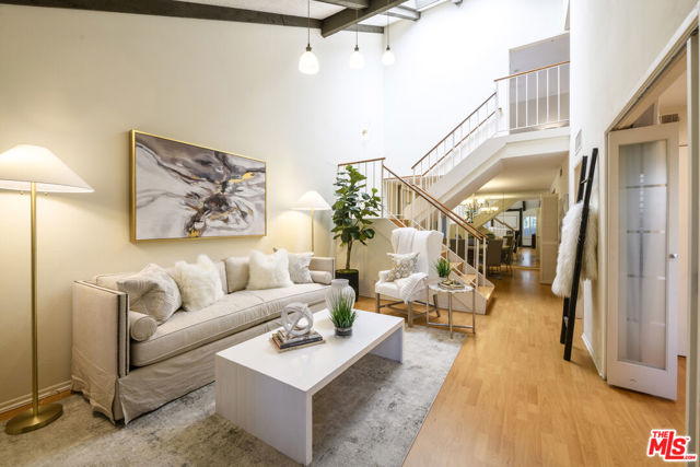 4628 Maytime Lane, Culver City CA: https://media.crmls.org/mediaz/2bc84887-3429-4d2e-8f18-46d47901f819.jpg