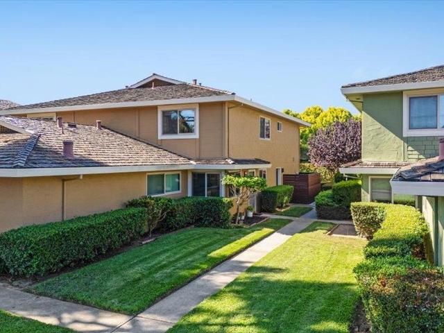 4475 Diamond Street, Capitola CA: https://media.crmls.org/mediaz/2bc87bf6-68f4-40fc-98a2-c169ec059572.jpg