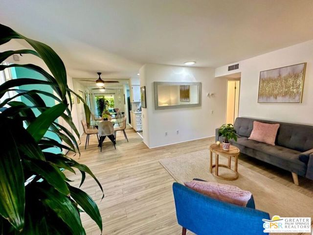 1533 N Sunflower Court, Palm Springs CA: https://media.crmls.org/mediaz/2bc8a173-4193-42b5-93ab-4ba1497b0e5a.jpg