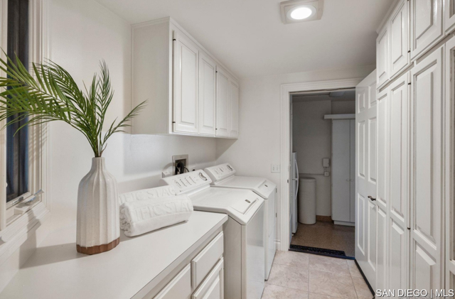 12 Buccaneer WAY, Coronado CA: https://media.crmls.org/mediaz/2bc92dff-96a0-4a1a-b0f6-74da7c378771.jpg
