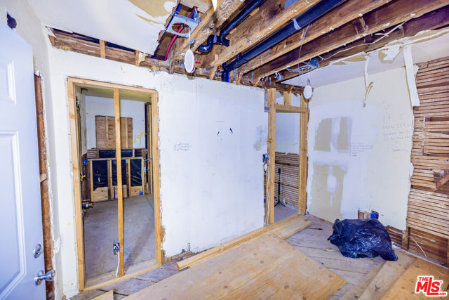 1890 Pasadena Avenue, Long Beach CA: https://media.crmls.org/mediaz/2bc962ad-15cc-4b4a-82a8-fb47c63650aa.jpg
