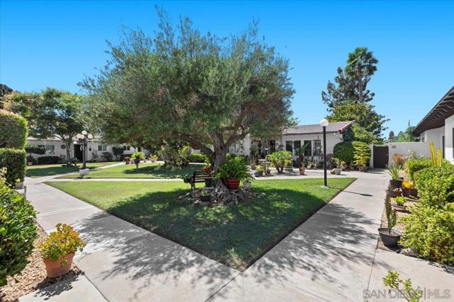 16566 Caminito Vencinos, San Diego CA: https://media.crmls.org/mediaz/2bc9d74c-6a08-45e8-b14e-5d849ffea558.jpg