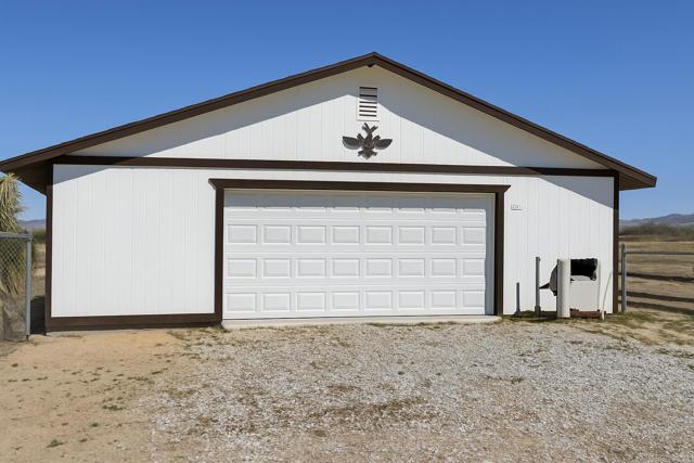 50928 Bell Road, Johnson Valley CA: https://media.crmls.org/mediaz/2bca3aee-e067-47b1-aaf2-de8a6ad27997.jpg