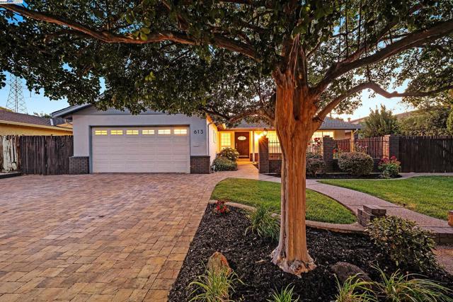 613 Joyce St, Livermore CA: https://media.crmls.org/mediaz/2bcbaadd-d82d-4f78-8728-045979dc8ab4.jpg