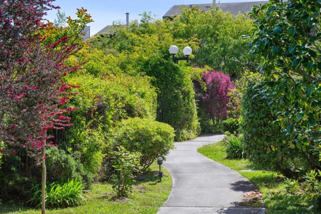 2101 Shoreline Drive, Alameda CA: https://media.crmls.org/mediaz/2bcc081c-3bbf-456c-9de1-a74cbc7c6f41.jpg