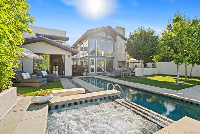 5259 Pacifica Dr, San Diego CA: https://media.crmls.org/mediaz/2bcc29d2-45fc-4888-b87e-ae0da285d289.jpg