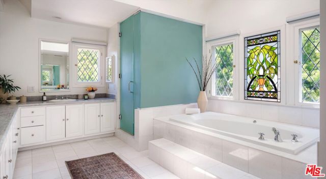 322 Lorraine Boulevard, Los Angeles CA: https://media.crmls.org/mediaz/2bcd0a24-776e-40f4-b253-58b21bacdc48.jpg