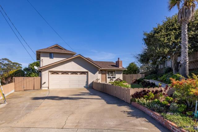 2050 Baldwin Court, Seaside CA: https://media.crmls.org/mediaz/2bcd0d4a-1833-4345-a1c6-103405d96d71.jpg