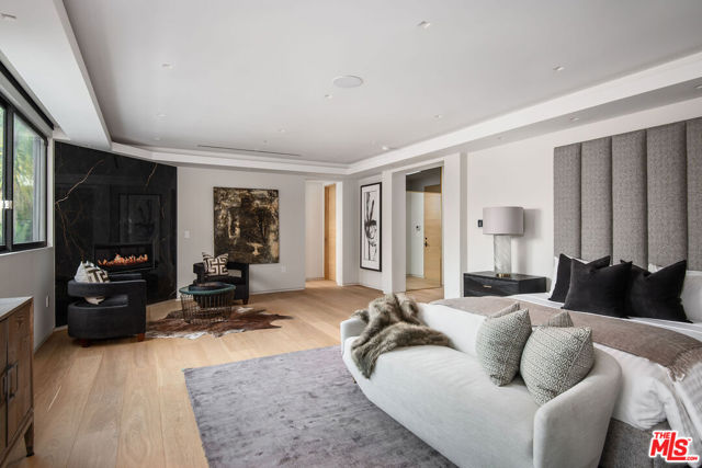 1729 Angelo Drive, Beverly Hills CA: https://media.crmls.org/mediaz/2bcd16d3-92de-41d2-9267-8441db2a5c61.jpg