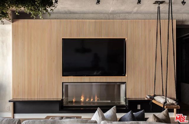 818 N Doheny Drive, West Hollywood CA: https://media.crmls.org/mediaz/2bcd9f5e-6991-440e-a01c-e231f98838f6.jpg