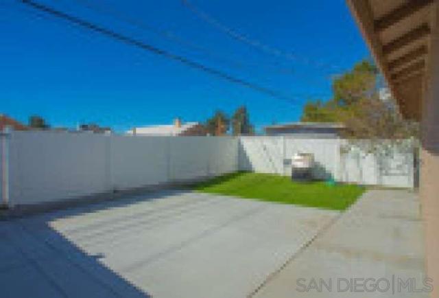 16475 Vine St, Hesperia, California 92345, ,Multi-Family,For Sale,Vine St,240025582SD