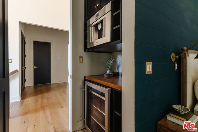11734 Huston Street, Valley Village CA: https://media.crmls.org/mediaz/2bcdd5b8-b61a-4924-af07-19664dab1447.jpg