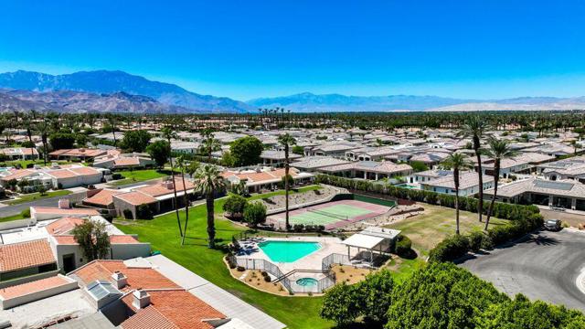 75208 Kiowa Drive, Indian Wells CA: https://media.crmls.org/mediaz/2bce291c-a5ca-4ce9-bd4e-c5a33f1920a2.jpg