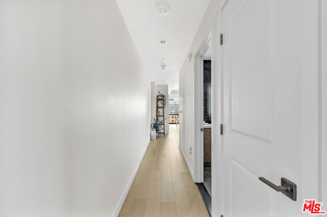 400 S Broadway, Los Angeles CA: https://media.crmls.org/mediaz/2bce3d17-1be0-488f-a514-213e3d48cf93.jpg