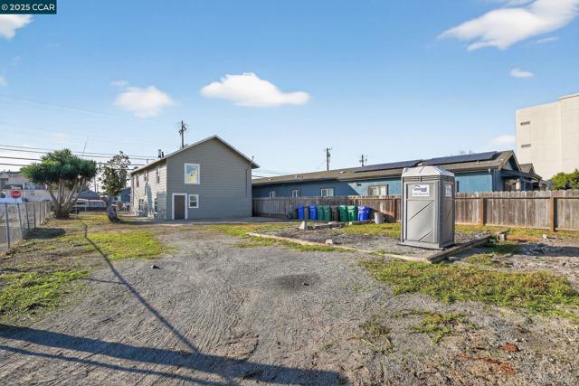 335 Chesley Avenue, Richmond CA: https://media.crmls.org/mediaz/2bce44b9-6448-4a32-9b48-fc88e7036559.jpg