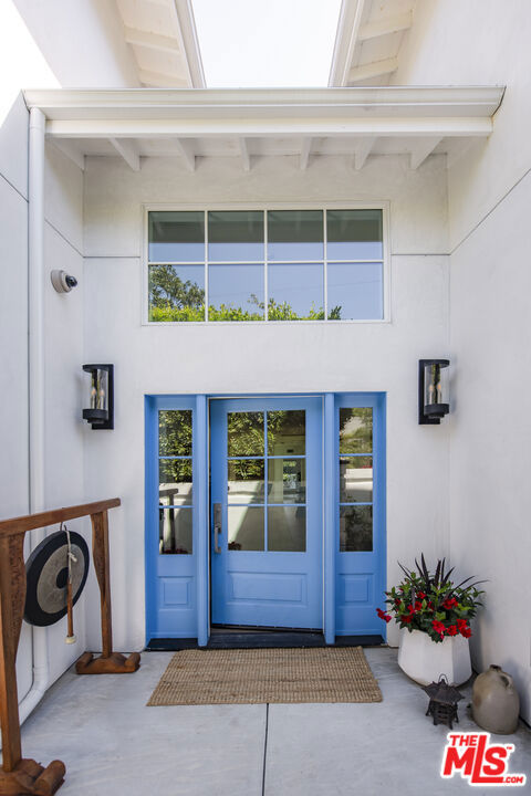 2241 Betty Lane, Beverly Hills CA: https://media.crmls.org/mediaz/2bce8512-255f-4d86-a97c-0a222af79a33.jpg