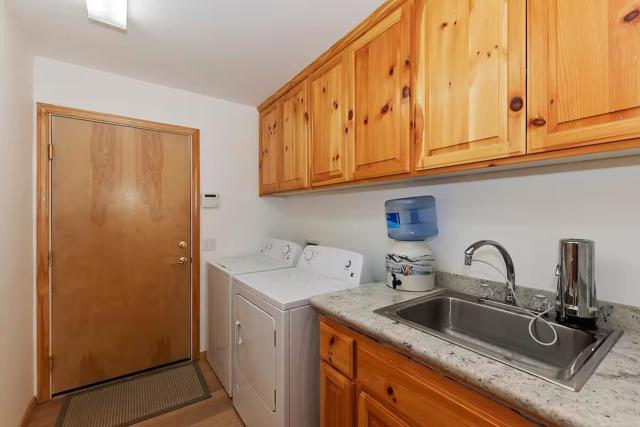 42369 Eagle Ridge Drive, Big Bear CA: https://media.crmls.org/mediaz/2bcebd2e-5e03-440a-9404-a3e086d559fa.jpg