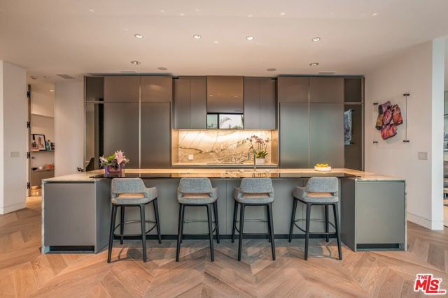 9405 Sierra Mar Place, Los Angeles CA: https://media.crmls.org/mediaz/2bcf61b1-1be2-4398-bb9d-e17835f5059b.jpg