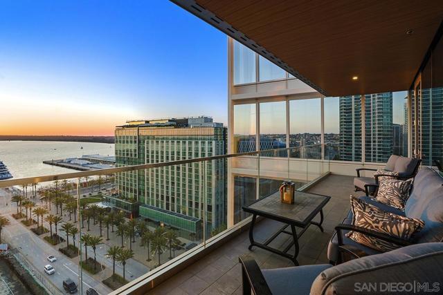 888 W E Street, San Diego CA: https://media.crmls.org/mediaz/2bd01321-e60e-4fc0-b2c5-63b536202fff.jpg