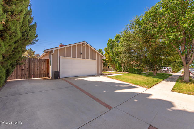 3268 Hilldale Avenue, Simi Valley CA: https://media.crmls.org/mediaz/2bd04102-90ff-4b21-bb98-1f241696fc1b.jpg