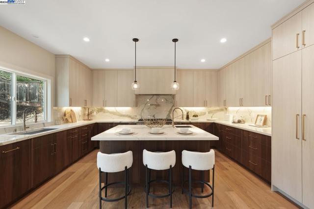 25 Mackenzie Pl, Danville CA: https://media.crmls.org/mediaz/2bd062f3-af7e-405e-86cb-83e66b71b6a0.jpg