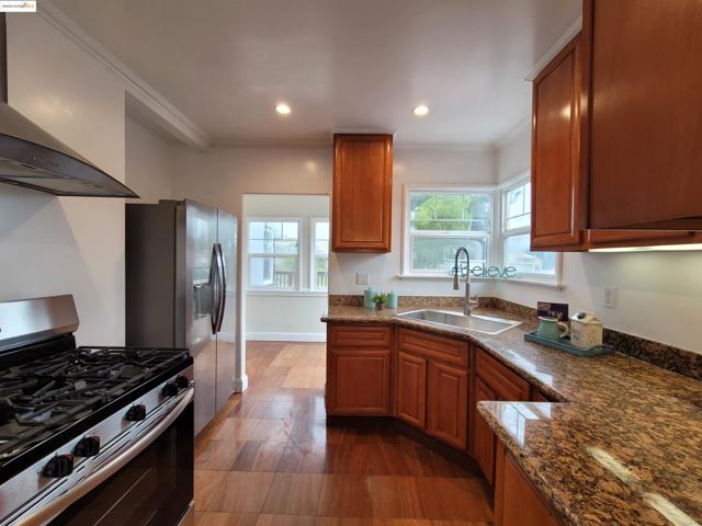 3504 68Th Ave, Oakland CA: https://media.crmls.org/mediaz/2bd09c5a-4590-4d63-ab24-a1d0d607bd2d.jpg